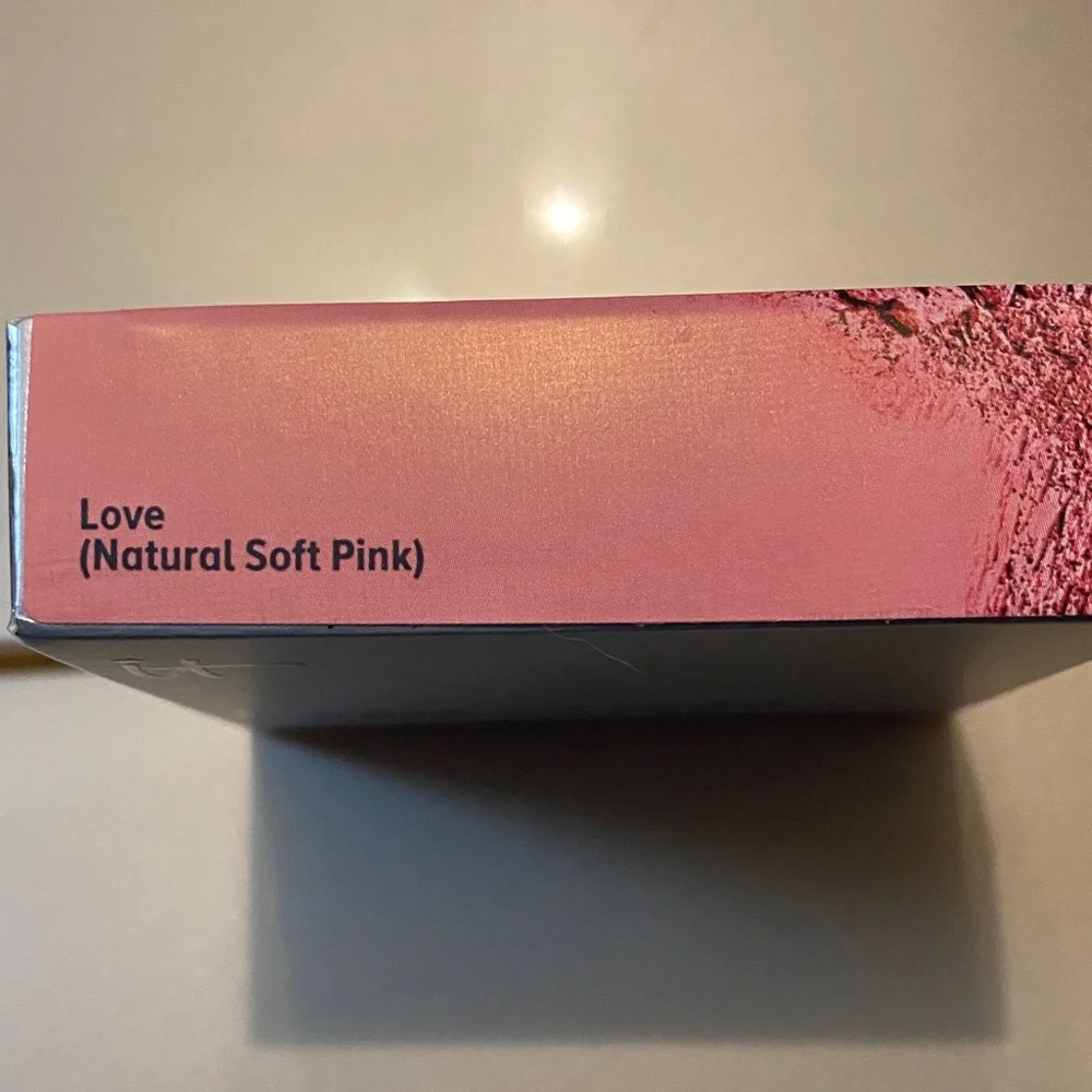 it cosmetics Bye Bye Pores Blush - Love (soft pink) - Picture 2 of 2